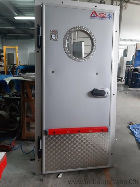 Двери холодильные с окном