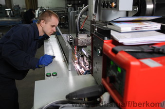 Установка типа АС 333-1000 для автоматической дуговой сварки продольных швов тонкостенных металов &mdash; ПКФ Берком