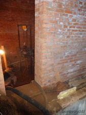 Бурение скважины в труднодоступном месте. &mdash; БУРовой Д. Д.