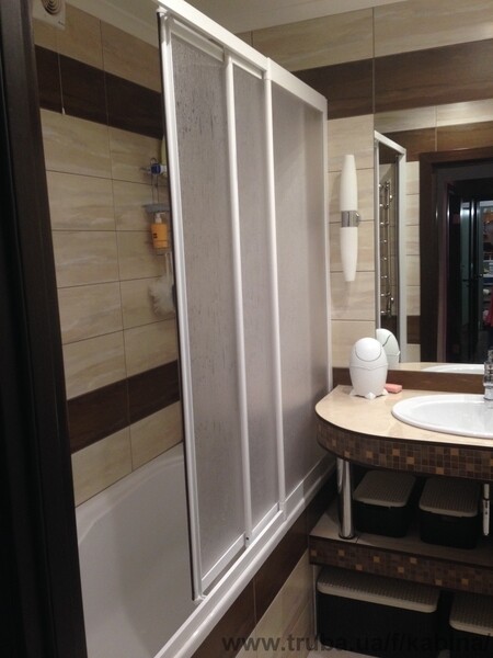 Раздвижная шторка на ванную