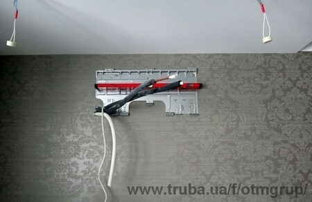 Монтаж кондиціонера в два етапи