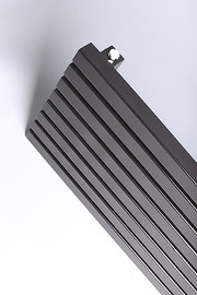 Черный радиатор отопления