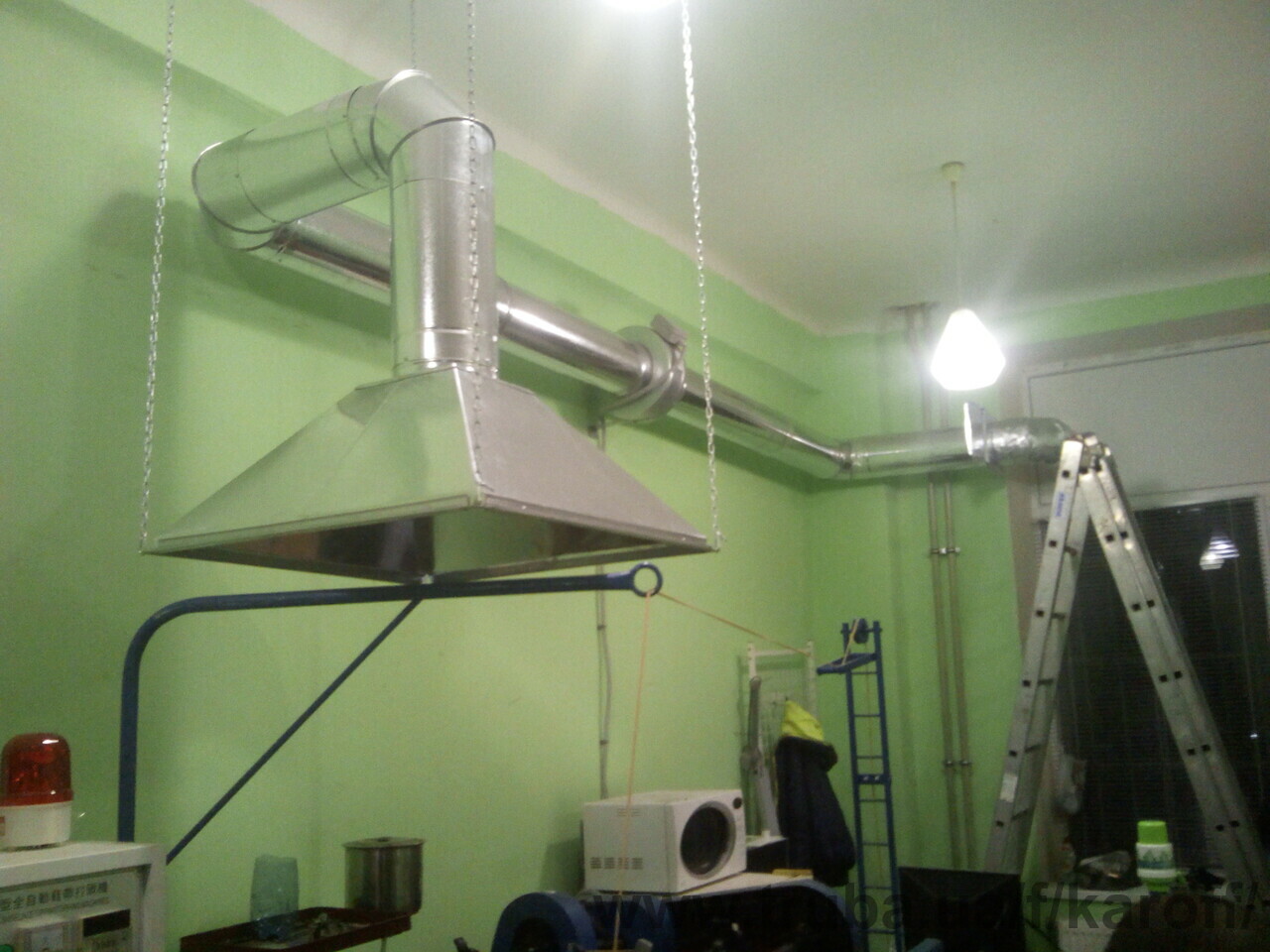 Проведена установка вентиляції в швейному цеху