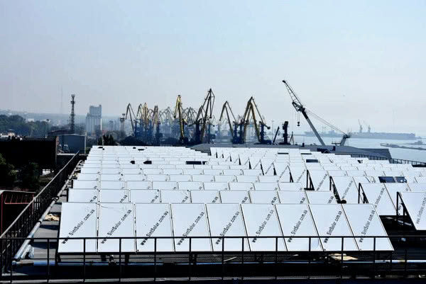 В Мариупольском морском порту устанавливают мощнейшую гелиосистему в Украине