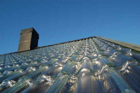 Система солнечного отопления – стеклянная черепичная крыша