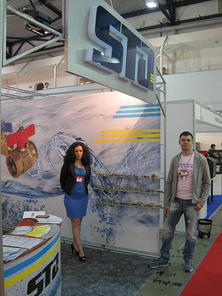 Менеджеры продаж Людмила и Андрей