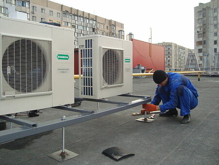 Монтаж кндиционеров на кровле фитнес-центра &quotВертикаль&quot