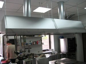 зонт вытяжной из нержавеющей стали с жироуловителями &mdash; ЭФЕС