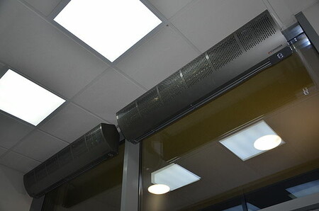 Разделение воздушных масс различной температуры с помощью воздушных завес SONNIGER GUARD