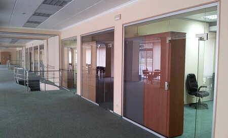 Стеклянные перегородки в офисе