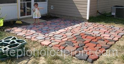Укладка тротуарной плитки с помощью пластиковой формы  МОЯ САДОВАЯ ДОРОЖКА &mdash; ТеплоХолодПром