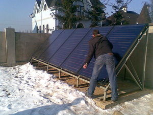 Пример монтажа солнечных коллекторов на земле. &mdash; СИТИ-ТЕРМ