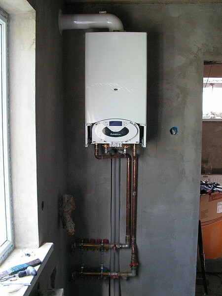 Ariston - пример монтажа настенного котла