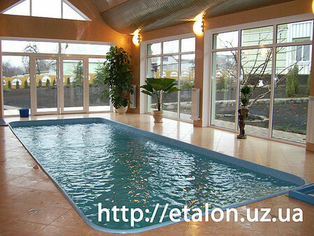 Бассейн в здании