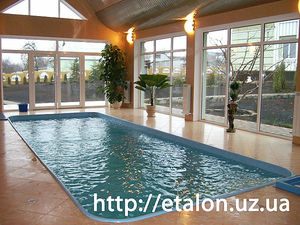 Бассейн в здании &mdash; ЭТАЛОН