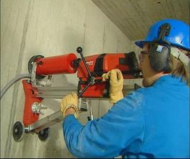 Производится отверстие в сильно армированом железобетоне — Нечаев С.А. Производится отверстие в сильно армированом железобетоне — Нечаев С.А.