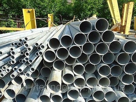 Труба нержавеющая и детали трубопровода.